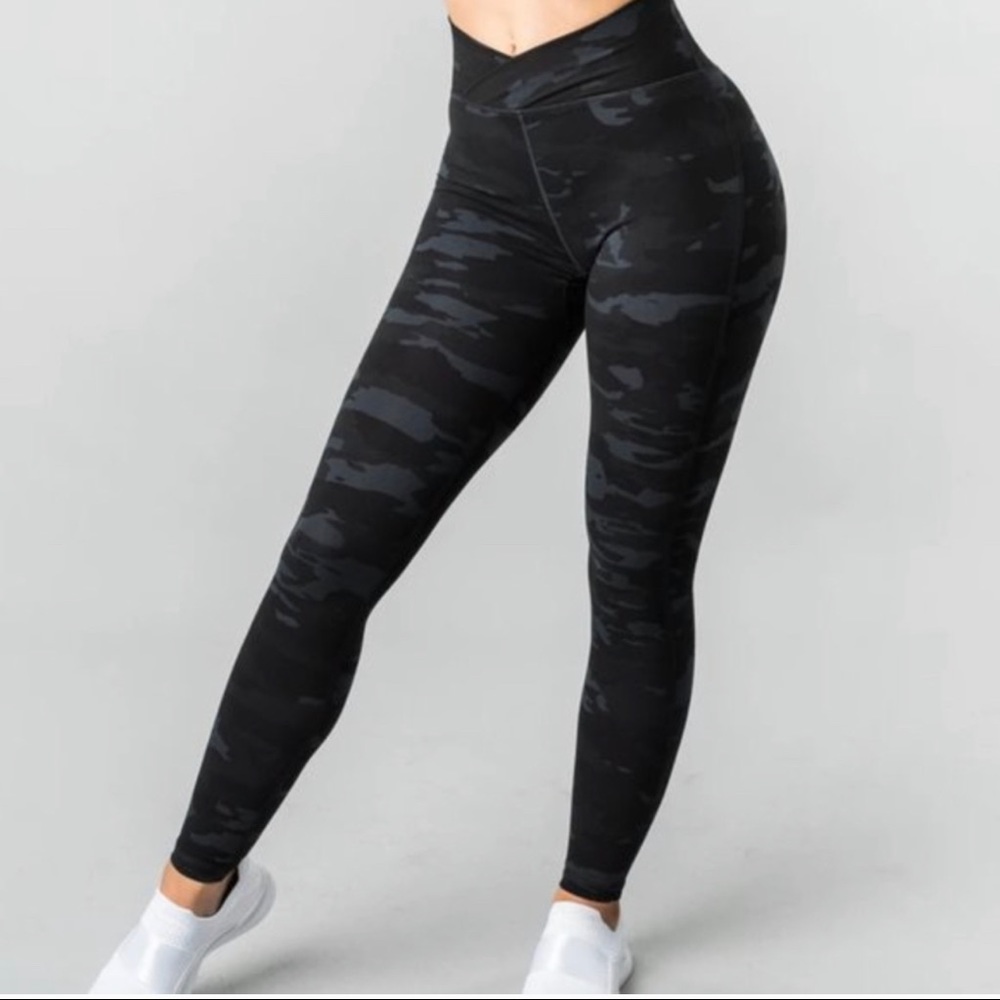 Alphalete camo leggings